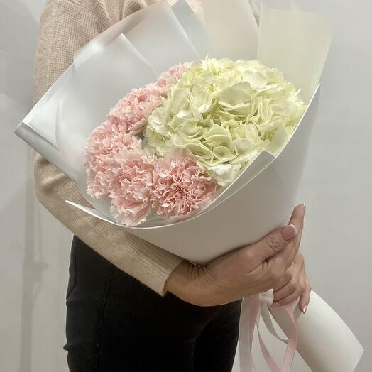 Ramo de Dianthus y hortensias