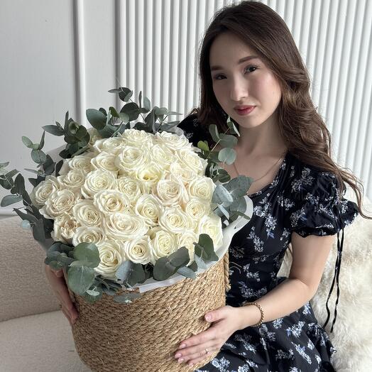 Розы в кашпо