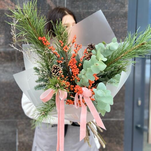 Хвойный букет с Илексом и Сосной "Christmas"