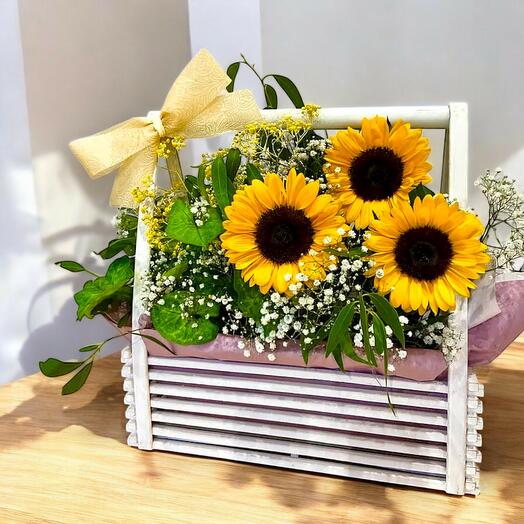 Arreglo de Girasoles en Caja Decorativa Blanca