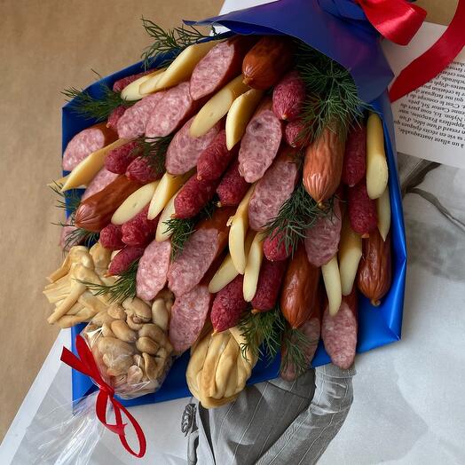 Мясной букет с копченым сыром