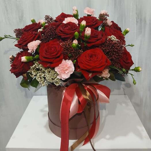 4) цилиндр с красными розами