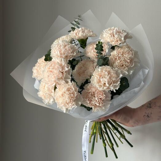 Нежные, кружевные диантусы с эвкалиптом