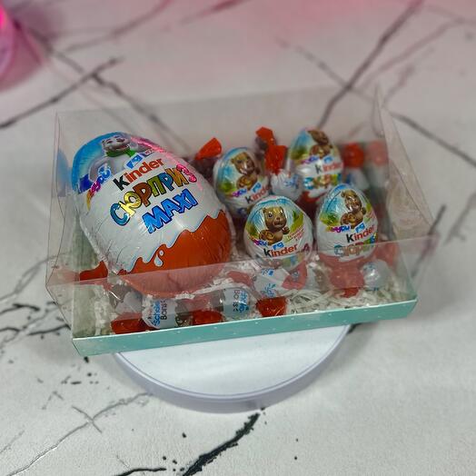 Бокс голубой с Киндер Яицами и Киндер Шокобонсами