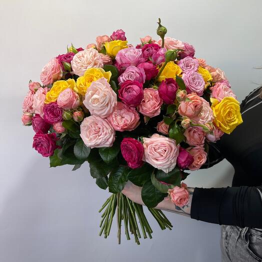 Букет из 49 кустовых роз микс