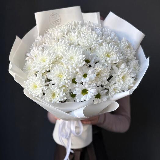 Bouquet of bush chrysanthemums "Rafaelo"