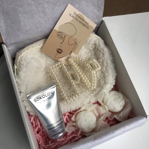Box «Косметичка и пионы»