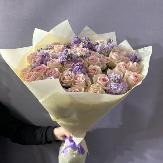 Розы с Маттиолой 💜💜💜