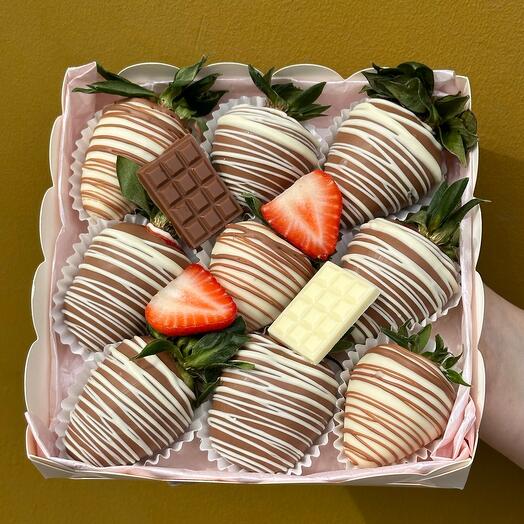 Клубника в белом и молочном шоколаде 🍫