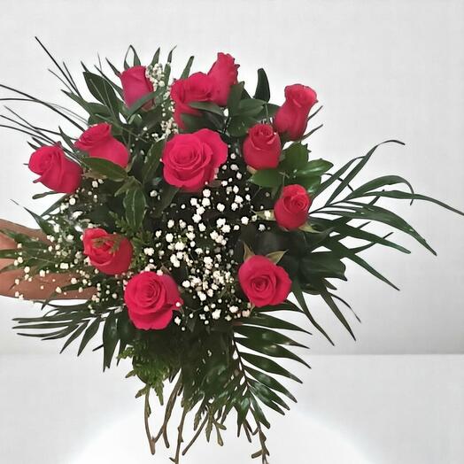 Ramo de 12 rosas fucsias