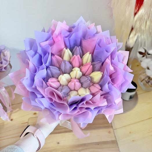 Шоколадный букет 19 тюльпанов