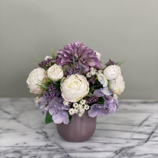 Kleines Arrangement in einer Vase xx353
