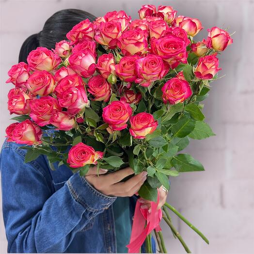 Букет из 15 кустовых роз 🌹