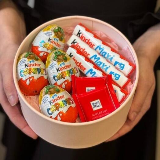 Подарочный набор с конфетами, киндермакси и киндерами