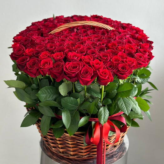 Корзина из 151 красной розы
