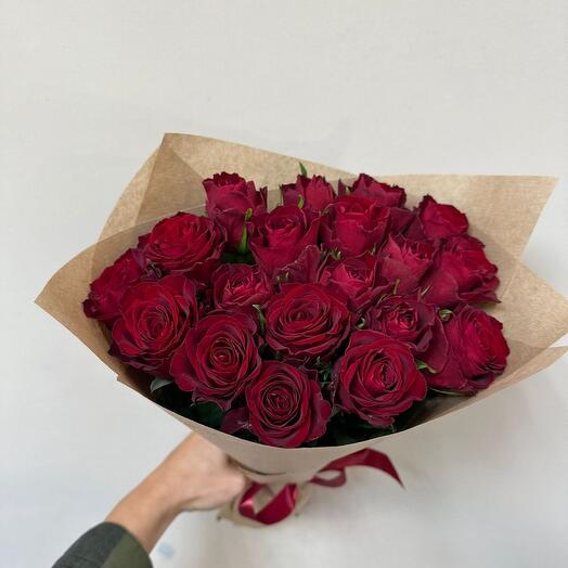 Ramo de 25 rosas rojas de Kenia 40cm