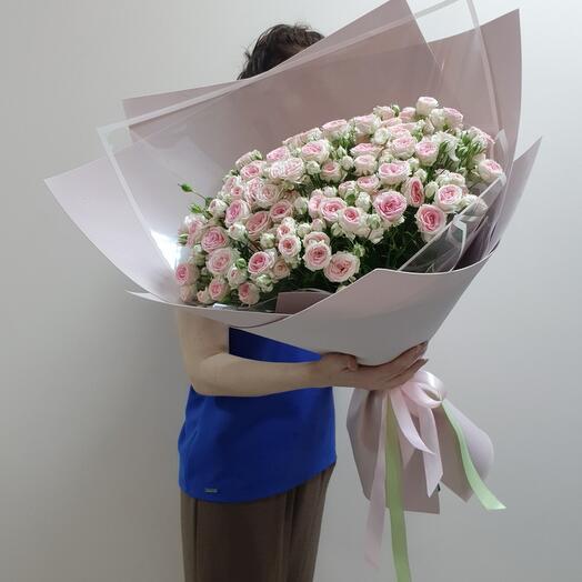Букет из кустовых роз