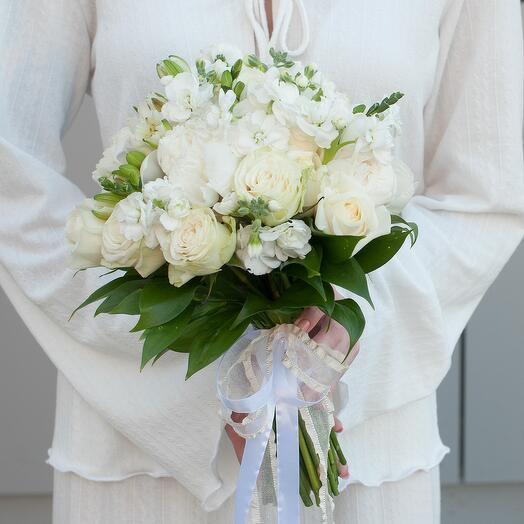 Букет невесты из смешанных цветов Анжелина (с бутоньеркой)