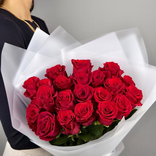 Букет из 21 красной розы в матовой упаковке Арт.029