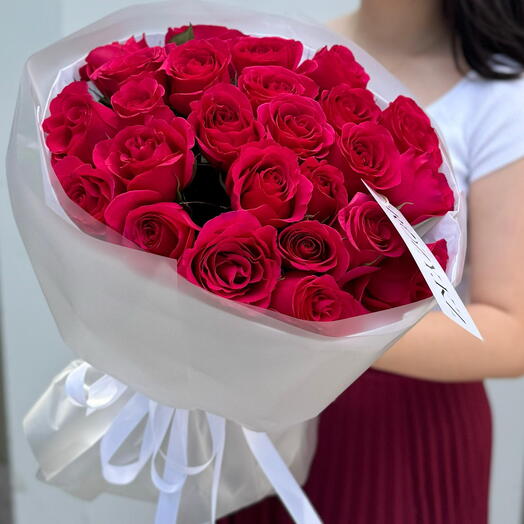 Букет из 25 ярко-розовых роз