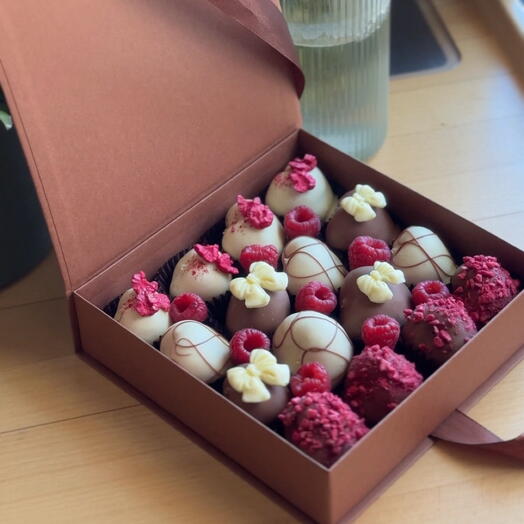 Malinowy raj 16 truskawek