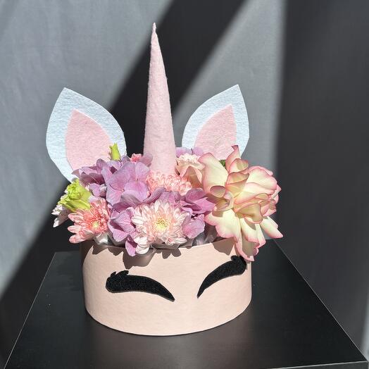 Цветы в коробке единорог