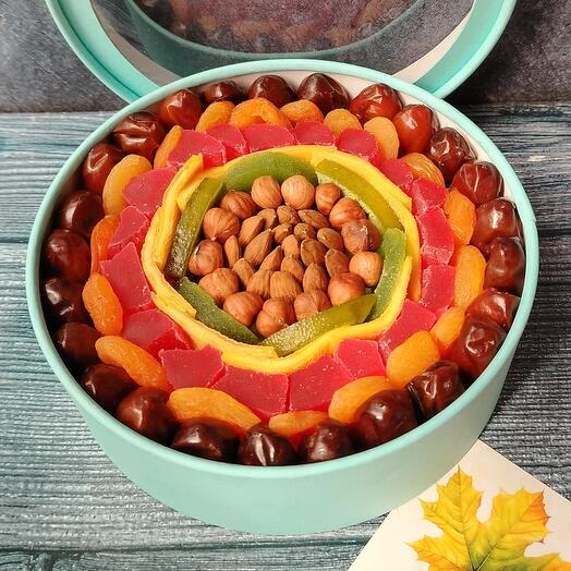 Коробочка с сухофруктами