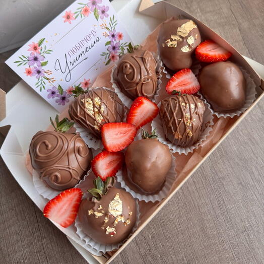 Клубника в дубайском шоколаде 8 штук