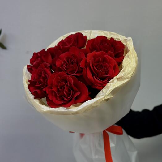 Букет из красных ажурных роз (7 шт)