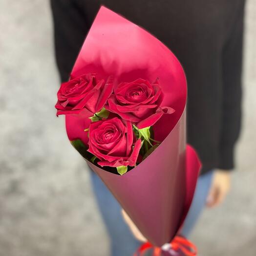 3 розы с оформлением