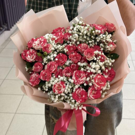 Кустовые розы "Фаерфокс и гипсофилы