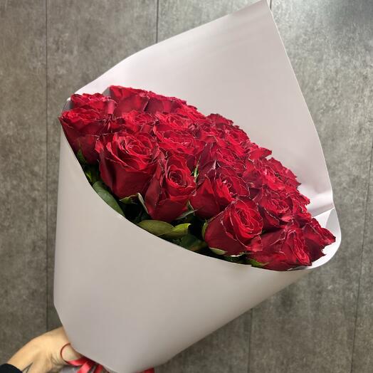 25 роз в серой упаковке