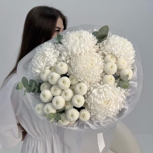 Авторский букет: Хризантема бигуди, кустовая хризантема, эвкалипт