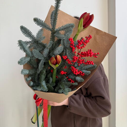 Авторский букет с нобилисом, амариллисом, илексом