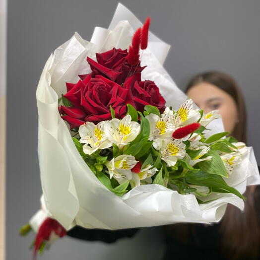 Букет с французской розой и альстромерией любимой девушке