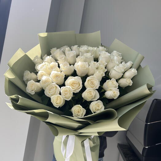 Букет из 51 белых роз