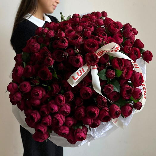 Букет "55 кустовых роз Red Piano"