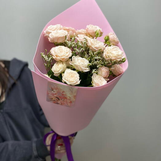 Зефирные кустовые розы Бомбастик