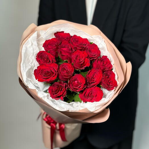 Моно букет GF из 15 красных роз