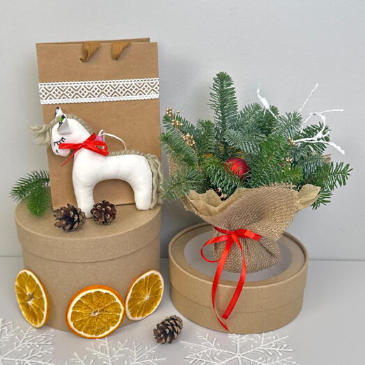 Подарочный набор лошадка ручной работы и новогодняя композиция