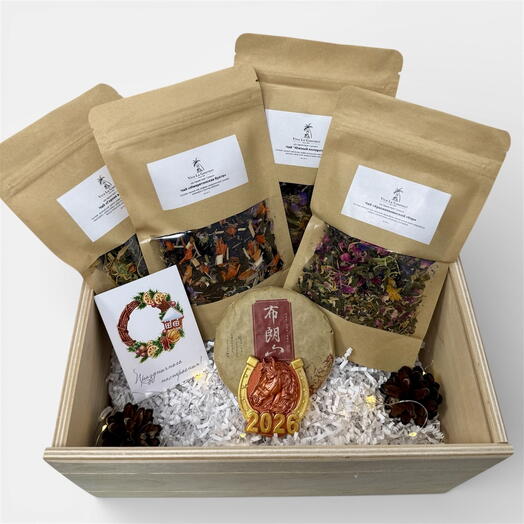 Новогодний набор «Чайная симфония под ёлку: подарочный набор в деревянном ящике»