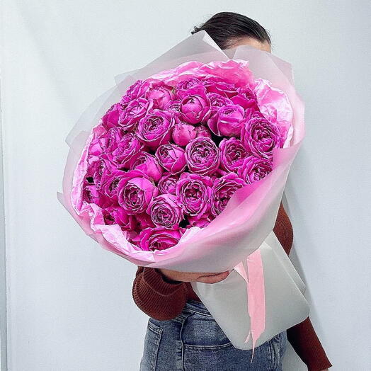 Букет пионовидных кустовых роз 💗