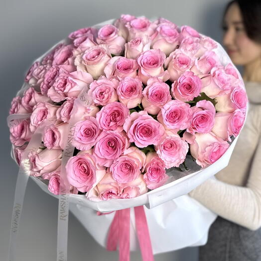 51 раушаннан тұратын нәзік букет