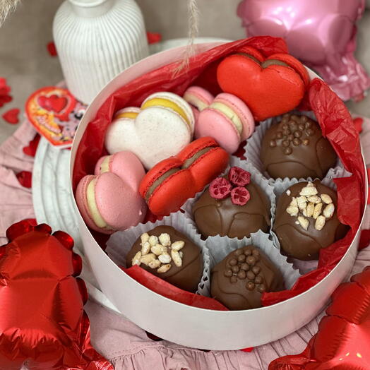 Большое ассорти десертов 14 февраля