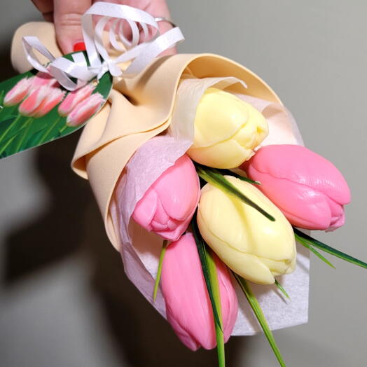Букет из 5 мыльных тюльпанов