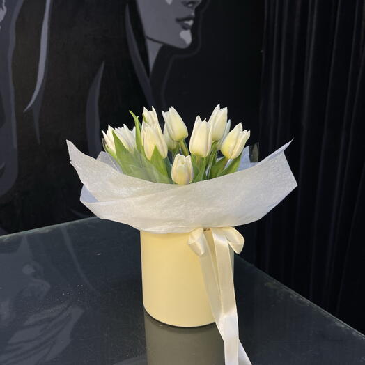 Тюльпаны в коробке 13шт