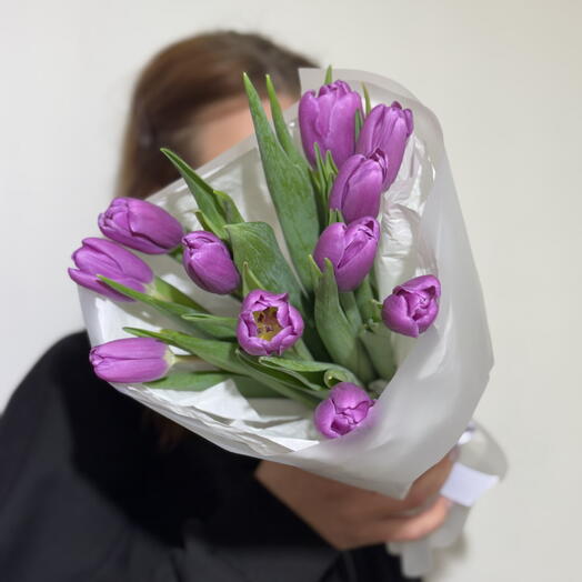 11 сиреневых тюльпанов