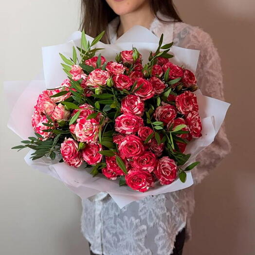 Букет из 9 кустовых роз Фаерворкс и зелени