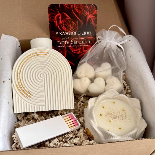 Подарок на День Рождения: декоративный набор с вазой и свечой лотос