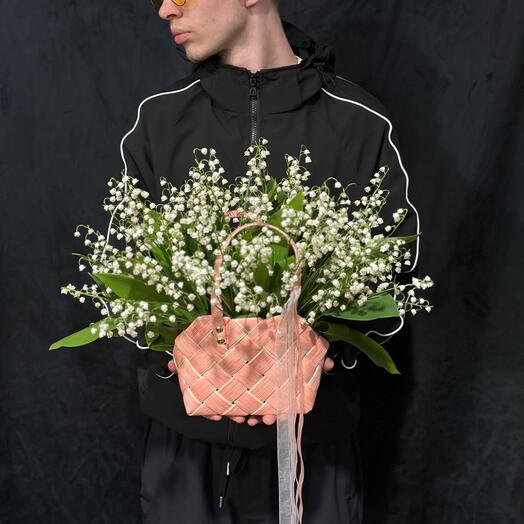 Корзинка с ландышами